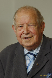 0903297319SveinbjornPetursson