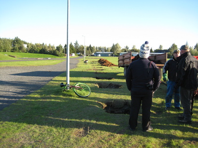 Gróðursetning í bæjargarðinum 28.8.12